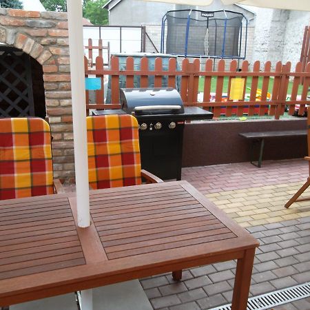 Ubytovani U Maminky Guest House เลดนิตเซ ภายนอก รูปภาพ