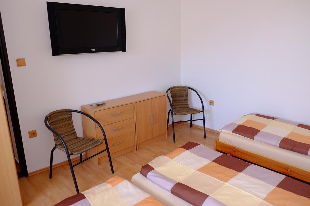 Ubytovani U Maminky Guest House เลดนิตเซ ภายนอก รูปภาพ
