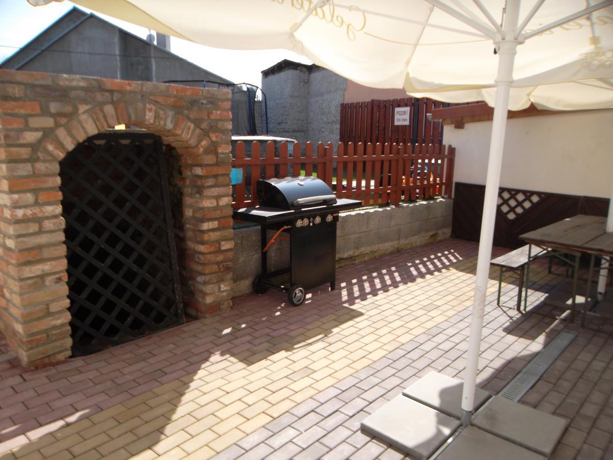 Ubytovani U Maminky Guest House เลดนิตเซ ภายนอก รูปภาพ