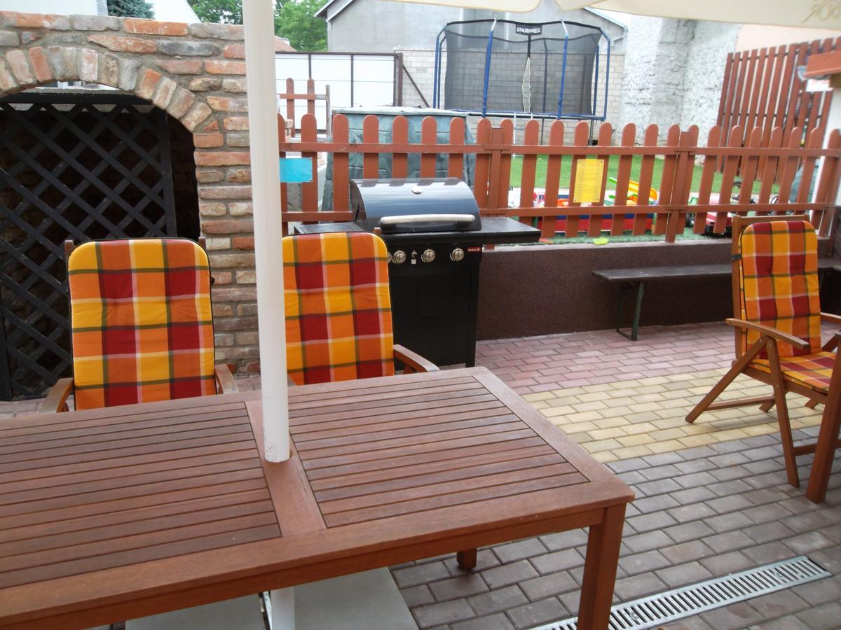 Ubytovani U Maminky Guest House เลดนิตเซ ภายนอก รูปภาพ